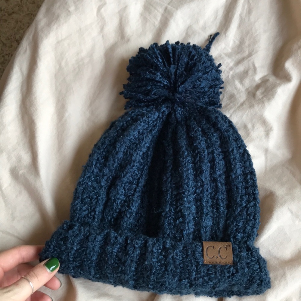 blue knit beanie 💙❄️